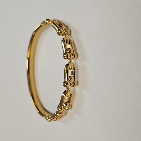 NEW ✨️ Gold-Tone Stainless STEEL U-Shaped Horseshoe Bangle Bracelet - Picture 8 of 12